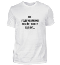 Lade das Bild in den Galerie-Viewer, Ein Feuerwehrmann schläft nicht - T-Shirt