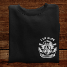 Lade das Bild in den Galerie-Viewer, Echte Helden tragen Masken - Sweatshirt