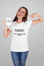 Lade das Bild in den Galerie-Viewer, Bei der Feuerwehr - Frauen T-Shirt