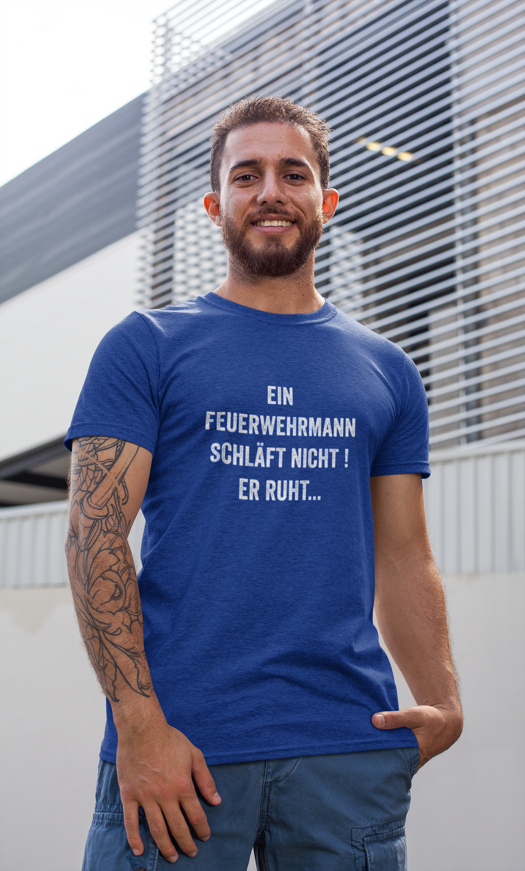 Ein Feuerwehrmann schläft nicht - T-Shirt