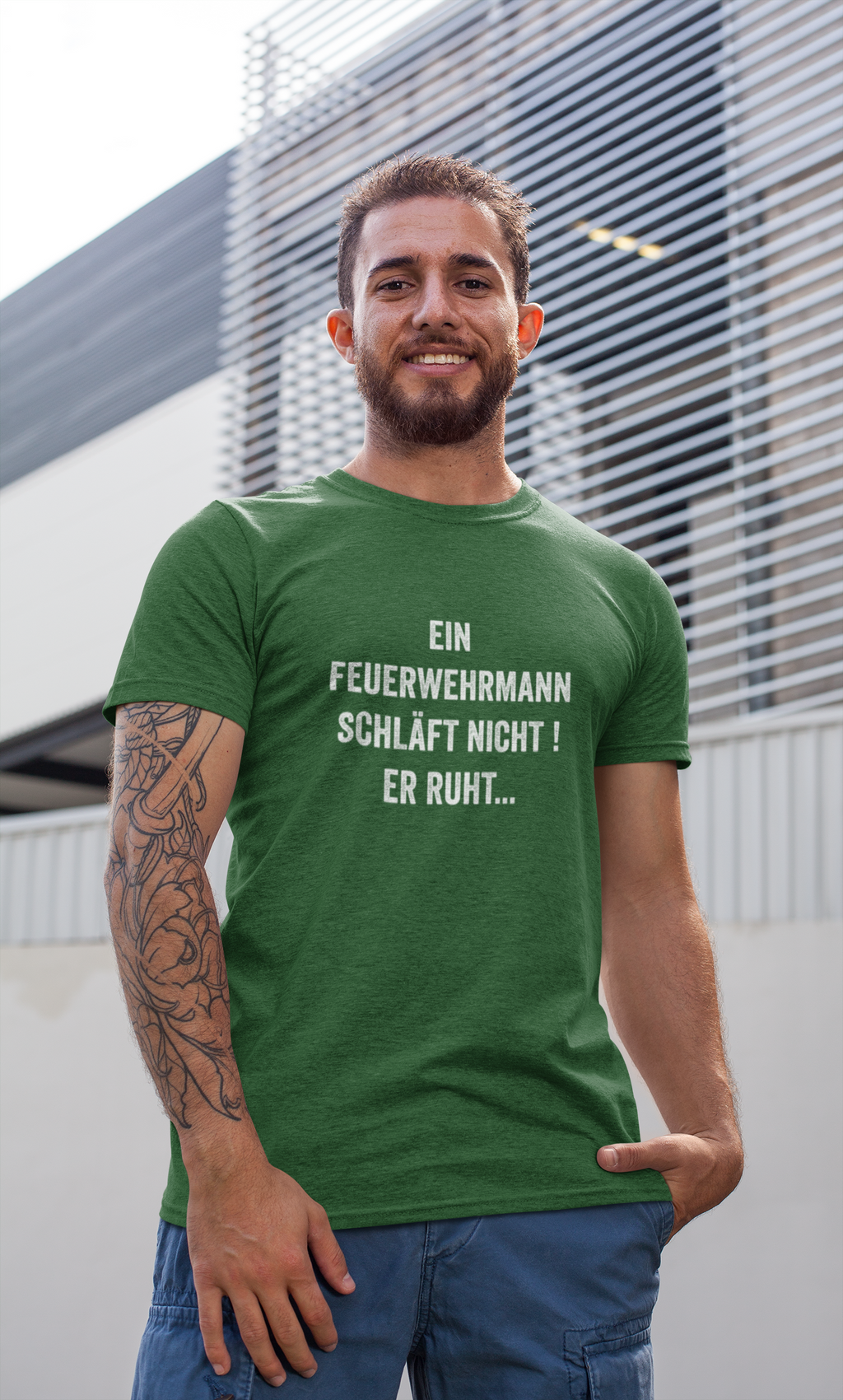 Ein Feuerwehrmann schläft nicht - T-Shirt
