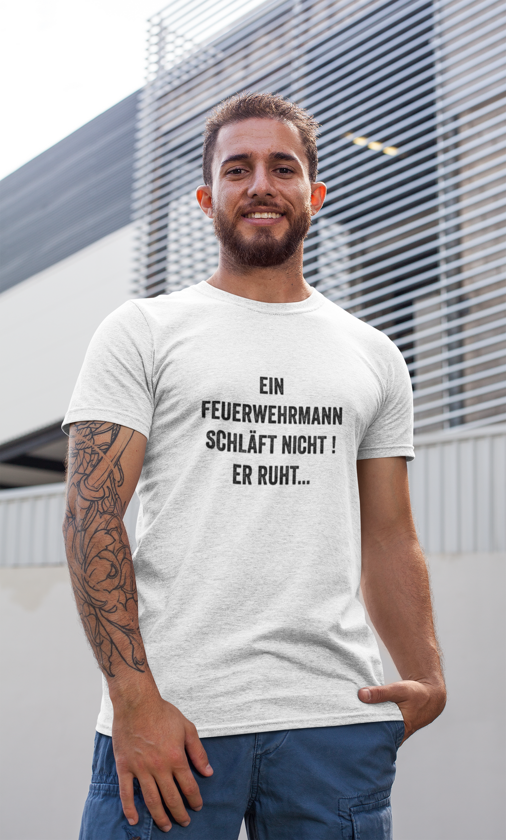 Ein Feuerwehrmann schläft nicht - T-Shirt