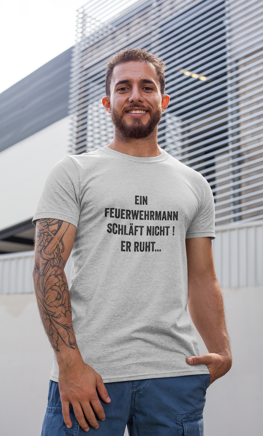 Ein Feuerwehrmann schläft nicht - T-Shirt