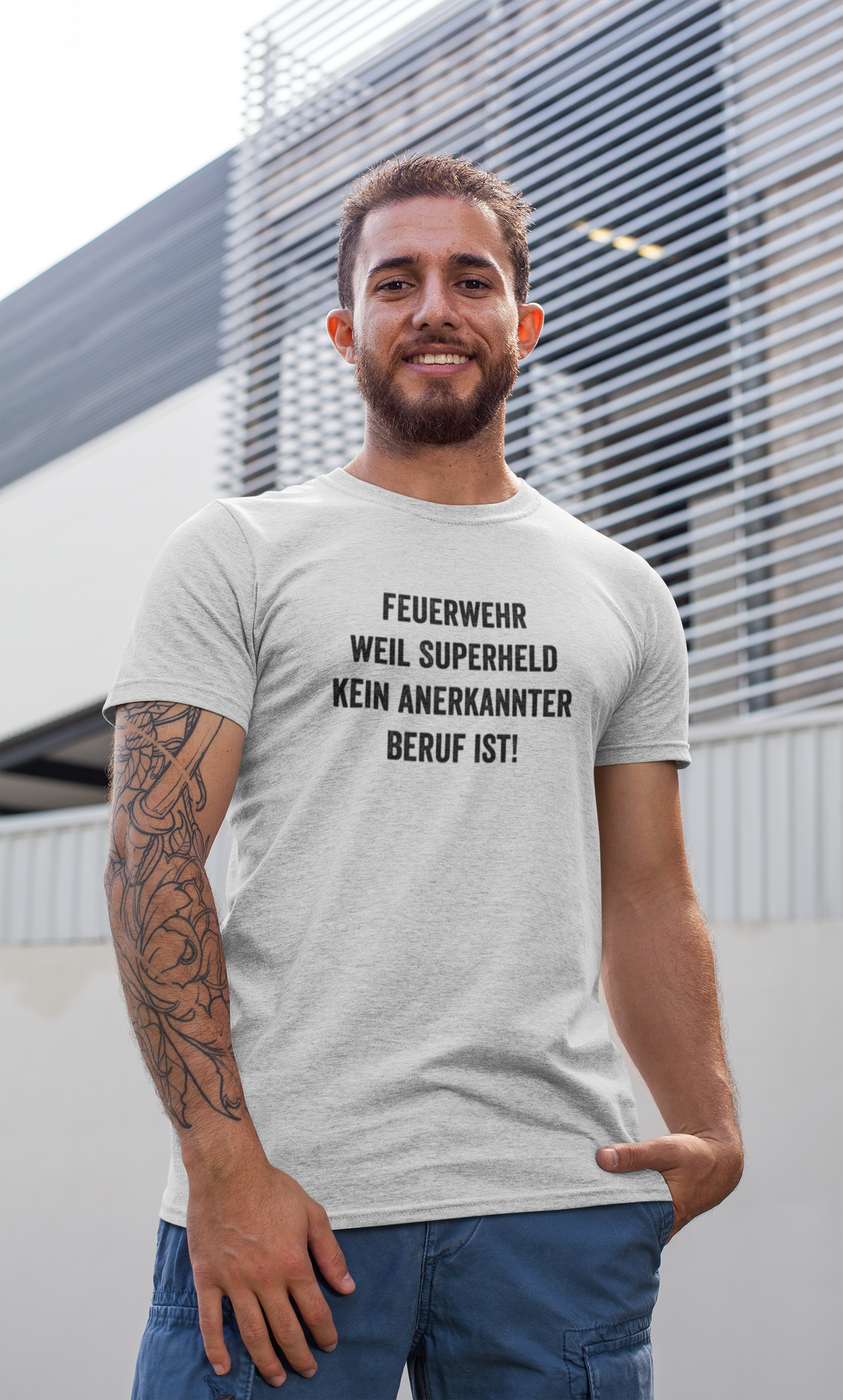 Feuerwehr - weil Superheld kein anerkannter Beruf ist  - T-Shirt