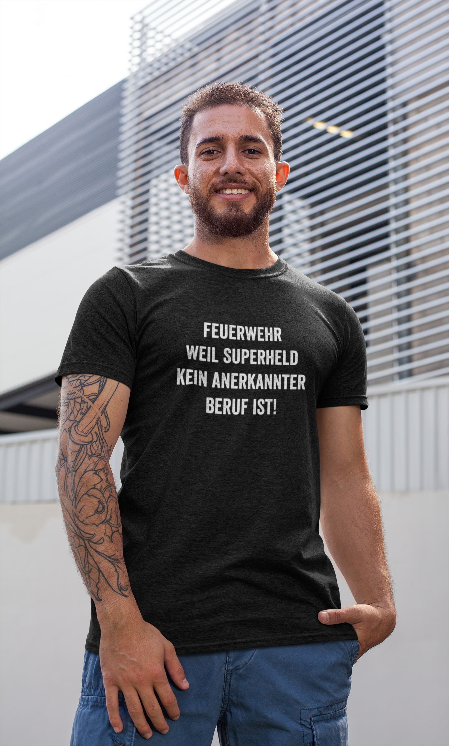 Feuerwehr - weil Superheld kein anerkannter Beruf ist  - T-Shirt