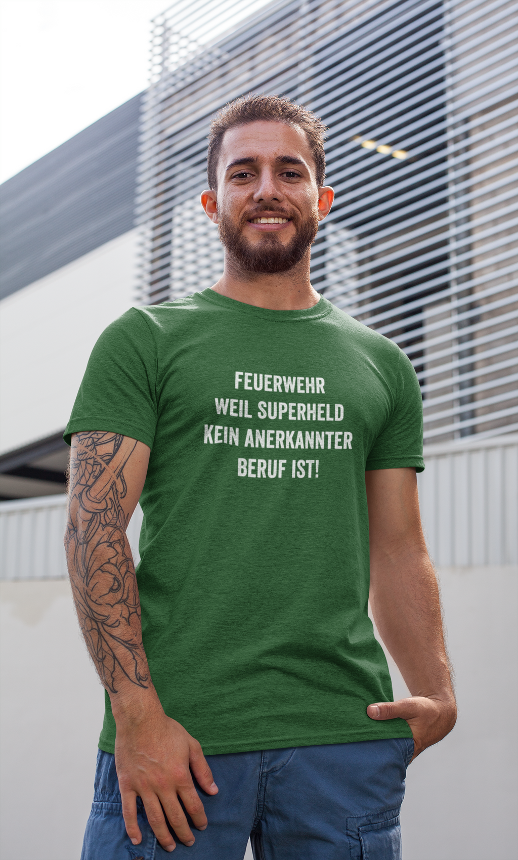 Feuerwehr - weil Superheld kein anerkannter Beruf ist  - T-Shirt