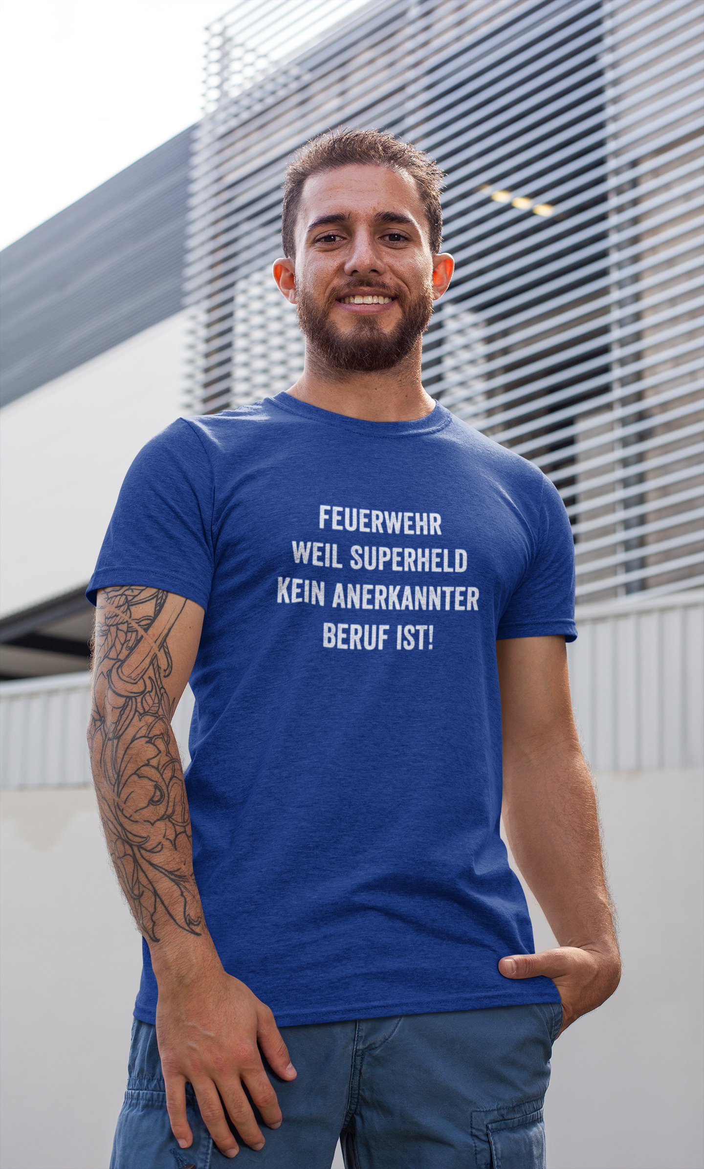 Feuerwehr - weil Superheld kein anerkannter Beruf ist  - T-Shirt