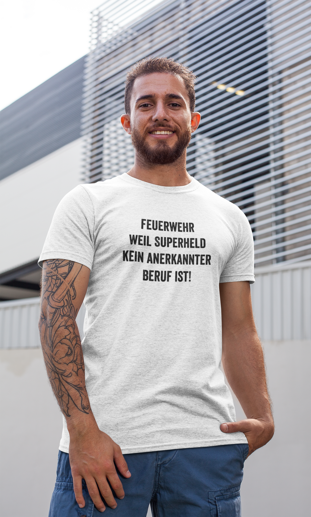 Feuerwehr - weil Superheld kein anerkannter Beruf ist  - T-Shirt