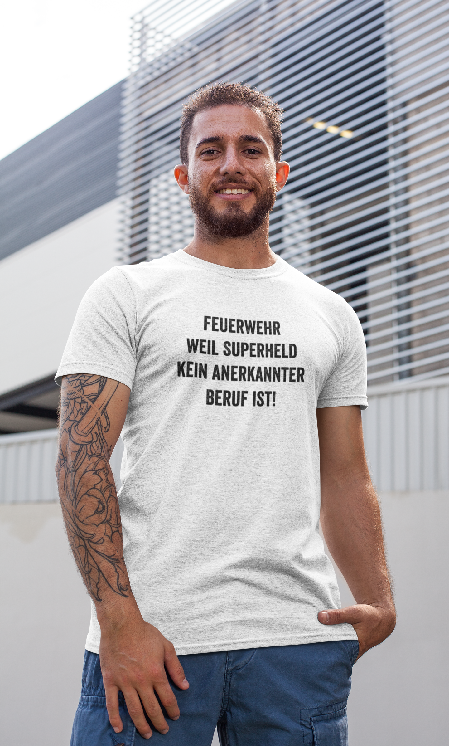 Feuerwehr - weil Superheld kein anerkannter Beruf ist  - T-Shirt